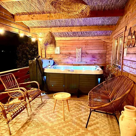 Cozy Mediterranean Style With Private Jacuzzi And Garden Between Amsterdam Haarlem And Schiphol Airport Holiday home Vijfhuizen
